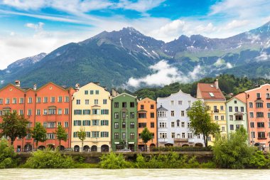 Innsbruck 'taki renkli binalar