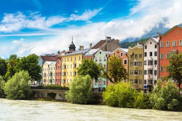 Barevné budovy v Innsbrucku — Stock fotografie