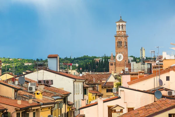 Verona'nın panoramik manzarasını — Stok fotoğraf
