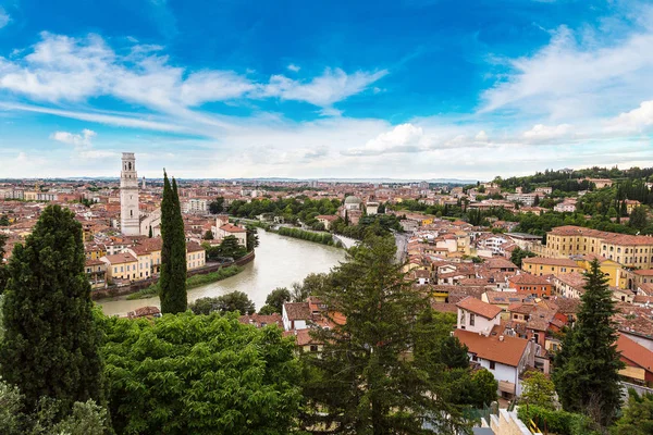 Verona'nın panoramik manzarasını — Stok fotoğraf