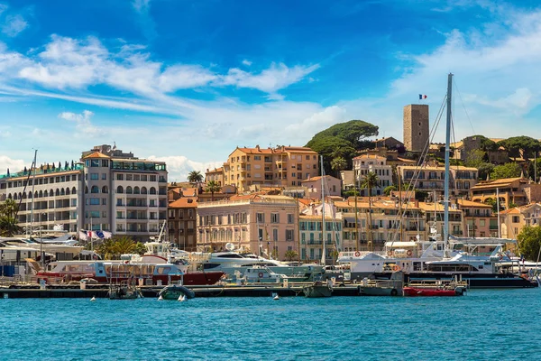 Anchored yachts in Cannes port — Stock Photo, Image