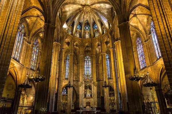 Innenraum der Kathedrale von Barcelona — Stockfoto