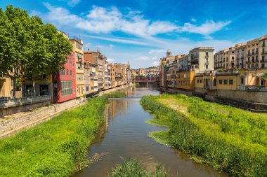 Girona renkli evleri