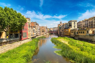 Girona renkli evleri