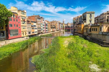 Girona renkli evleri