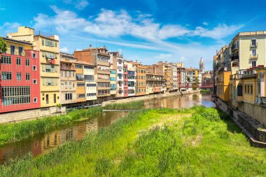 Girona renkli evleri