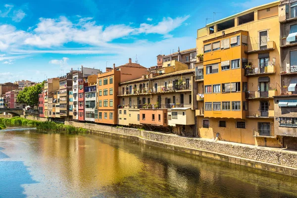 Casas coloridas em girona — Fotografia de Stock