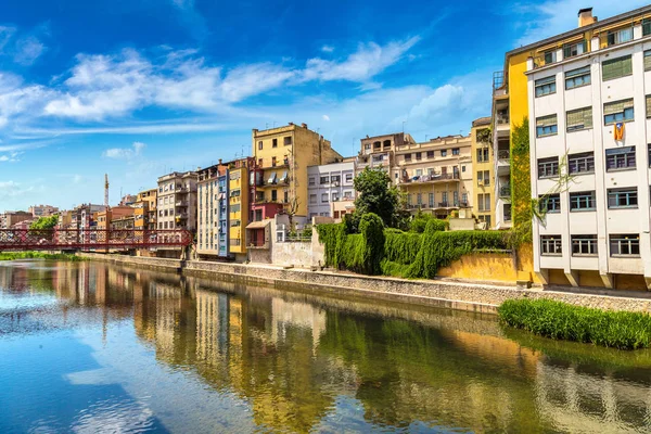 Kleurrijke huizen in girona — Stockfoto