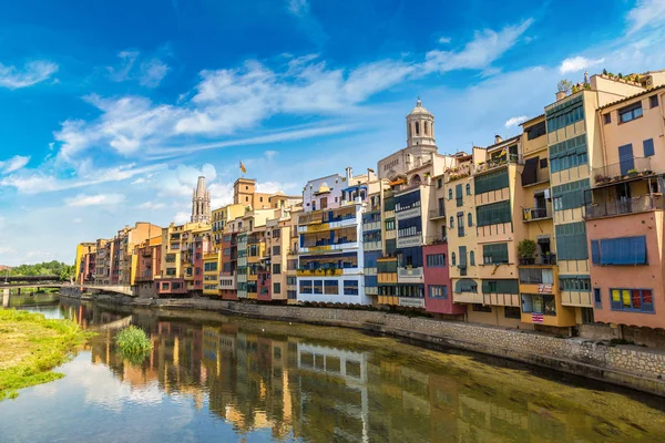 Casas coloridas em girona — Fotografia de Stock