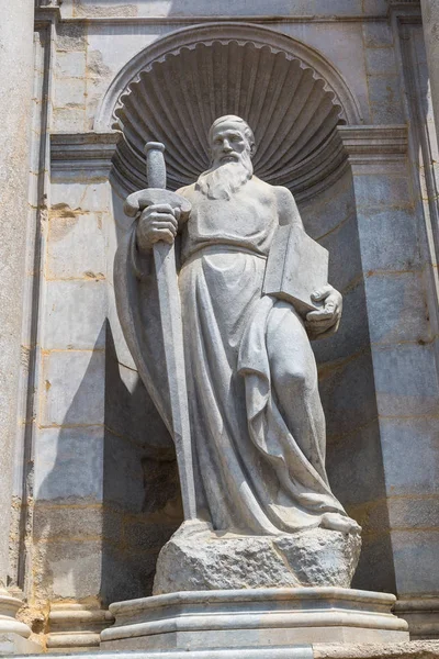 Statue on facade Girona cathedral — Stock Photo, Image