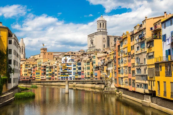 Casas coloridas em girona — Fotografia de Stock