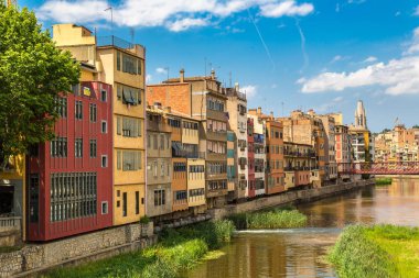 Girona renkli evleri