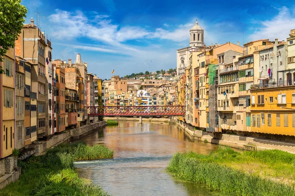 Színes házak Girona városában — Stock Fotó