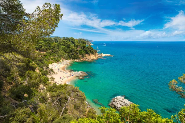 Felsen an der Küste von Lloret de mar — Stockfoto