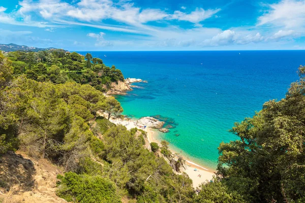 Skały na wybrzeżu miejscowości Lloret de Mar — Zdjęcie stockowe