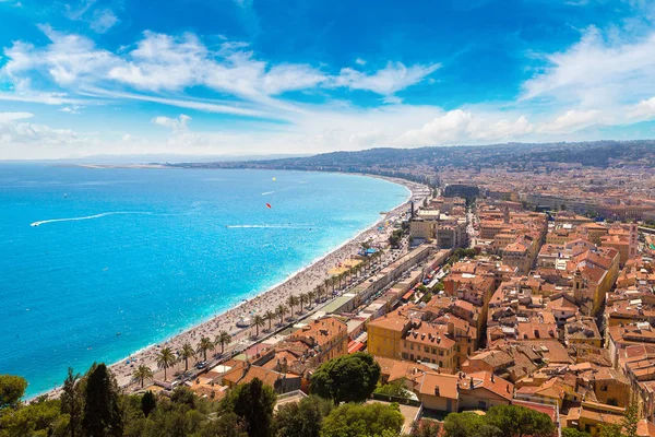 Panoramatický pohled z pláže v Nice — Stock fotografie