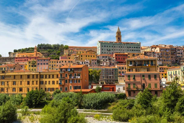Ventimiglia eski kasaba renkli evleri — Stok fotoğraf