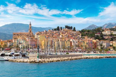 Renkli tarihi kent merkezine ve Menton Beach'de