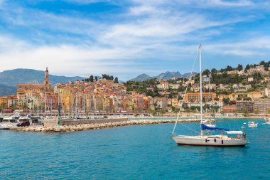 Renkli tarihi kent merkezine ve Menton Beach'de
