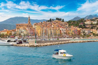 Renkli tarihi kent merkezine ve Menton Beach'de