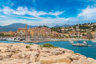 Renkli tarihi kent merkezine ve Menton Beach'de