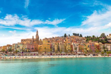 Renkli tarihi kent merkezine ve Menton Beach'de