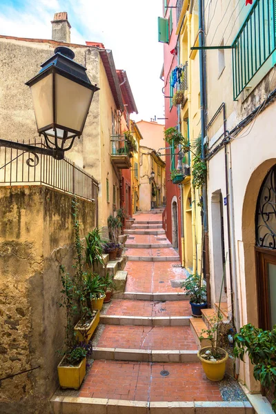 Old narrow street in Menton — Stock Photo, Image