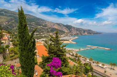 Bir Menton panoramik görünüm