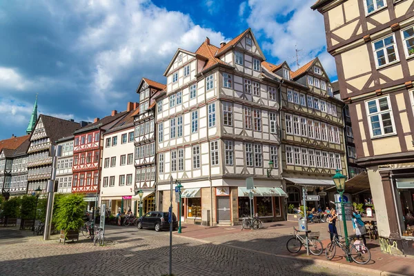 Pessoas andando na cidade velha Hannover — Fotografia de Stock