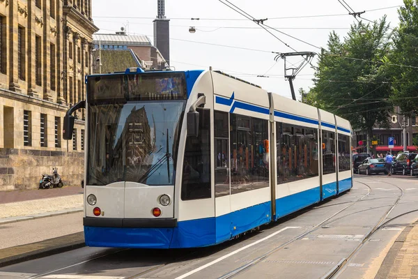Miejski tramwaj w Amsterdamie — Zdjęcie stockowe