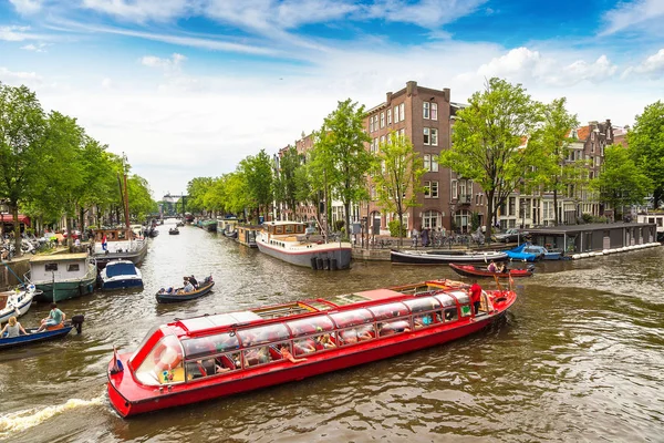 Вид на канал в Амстердаме — стоковое фото