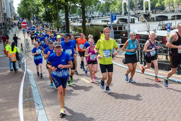 insanlar üzerinde Amsterdam maraton koşmak