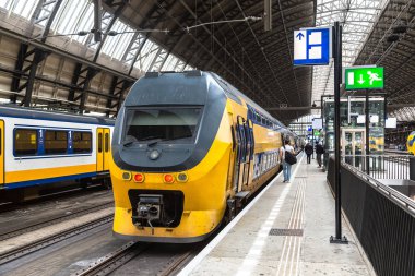Amsterdam Merkez Tren İstasyonu