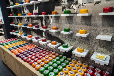 Amsterdam deposunda peynir tekerlekler