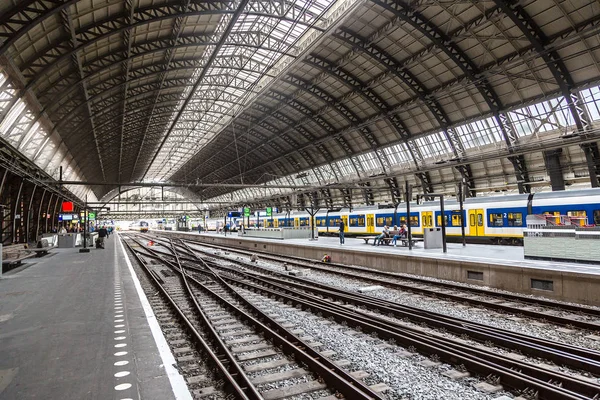 Centraal station in Amsterdam — Stockfoto