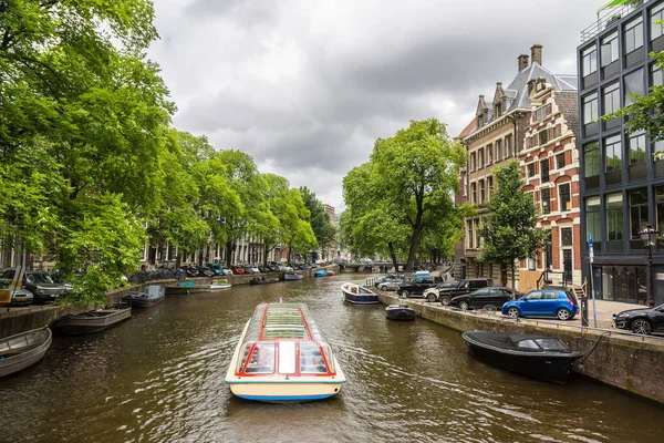 Blick auf Kanal in Amsterdam — Stockfoto