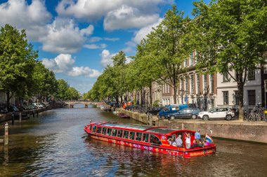 Amsterdam kanal tekneleri