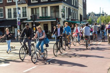 İnsanlar binicilik bisiklet Amsterdam
