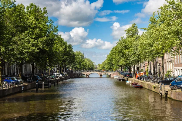 Vue sur le canal d'Amsterdam — Photo