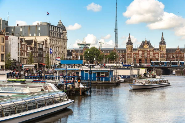 Centraal station in Amsterdam — Stockfoto