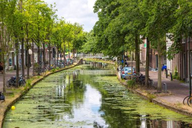 Delft tarihi bölümünde kanal