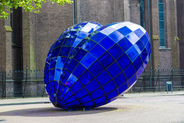 Blue Heart sculpture in Delft — Stock Photo, Image