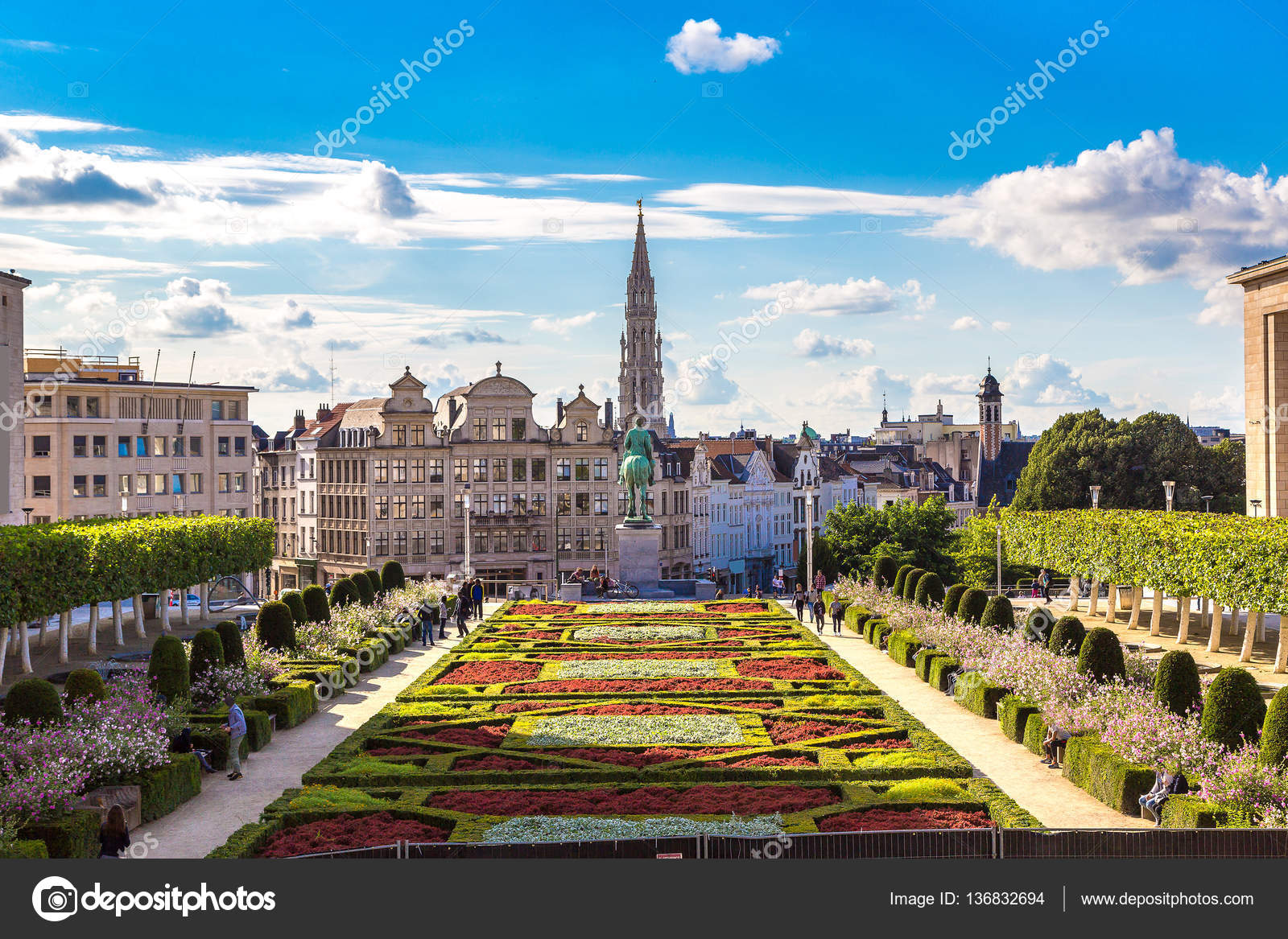 Площадь гранд плас брюссель 2022. Бельгия площадь гранд-плас. Центральной площади брюсселя гран-плас. Гранд палас брюссель. Гроте маркт брюссель.
