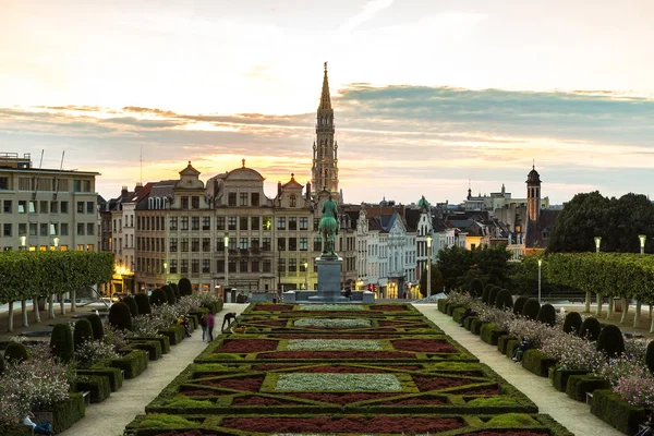 Cityscape de Bruxelas à noite — Fotografia de Stock