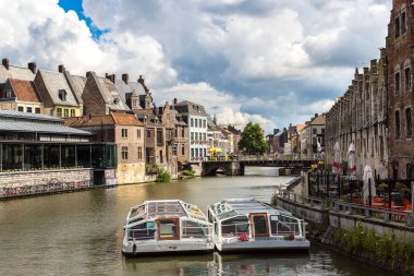 Gent eski kasabasında kanal