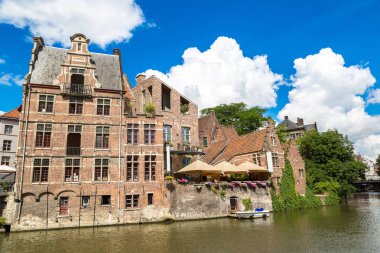 Gent eski kasabasında kanal