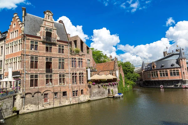 Kanal in der Altstadt in Gent — Stockfoto
