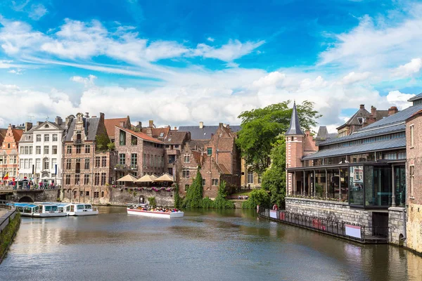 Канал в Старому місті Гент — стокове фото