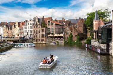 Gent eski kasabasında kanal