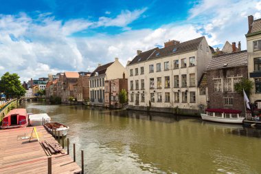 Gent eski kasabasında kanal